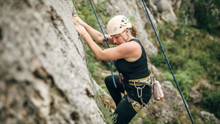 Benefits of Indoor Climbing Gyms