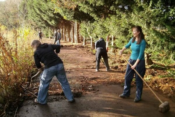 Volunteering Opportunities for Outdoor Enthusiasts